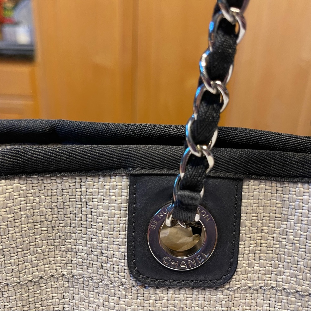 Chanel Deauville Shoulder Bag - Picture 4 of 16